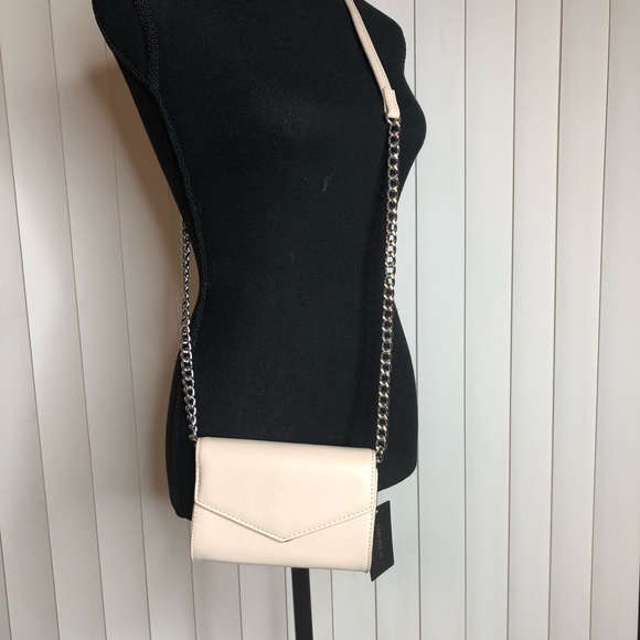 Forever 21 Handbags - Forever 21 Crossbody Purse